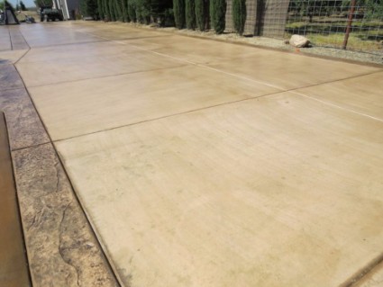 a picture of paved driveway in tracy, ca